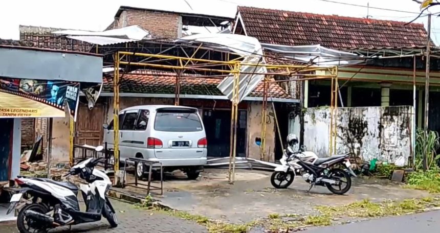 Angin Puting Beliung Rusak Ratusan Rumah di Dua Kecamatan di Magetan