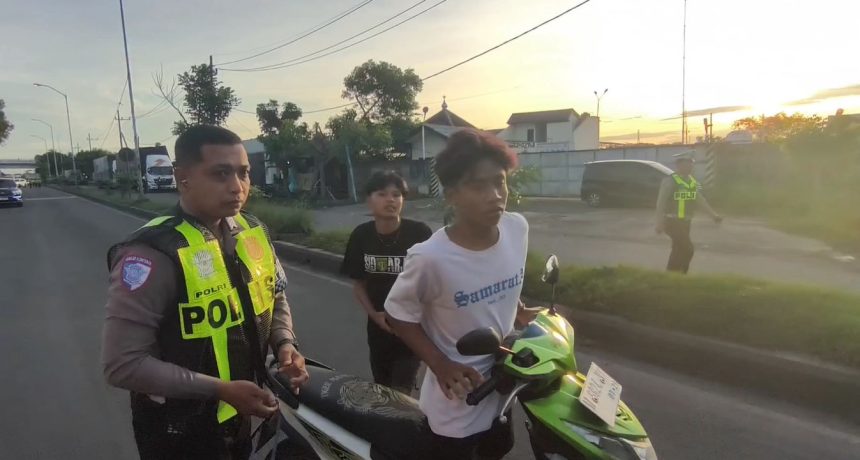 Polisi Amankan 200 Remaja dan Motor dari Balap Liar Arteri Porong