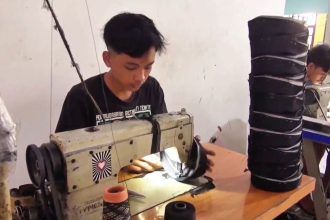 Berkah Ramadan, Perajin Songkok Lamongan Kebanjiran Pesanan hingga 9 Ribu Kodi