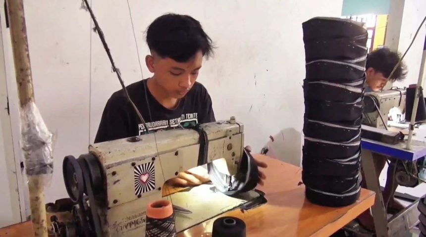 Berkah Ramadan, Perajin Songkok Lamongan Kebanjiran Pesanan hingga 9 Ribu Kodi