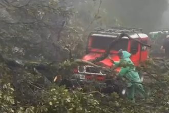 Hujan Deras Picu Longsor di Wonokitri Tosari, Tujuh Motor Tertimbun dan Akses Bromo Terganggu