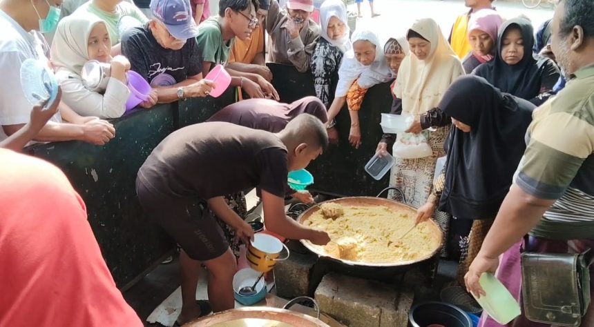 Tradisi Bubur Suro Sunan Bonang, Takjil Gratis Khas Tuban yang Selalu Dinanti Saat Ramadan