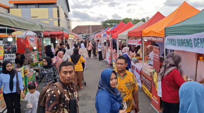 Sidak Takjil di GOR Lembu Peteng, Dinkes Tulungagung dan BPOM Pastikan Makanan Aman