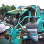 Dua Truk Bertabrakan di Jalan Raya Ngawi–Solo, Tiga Orang Terjepit