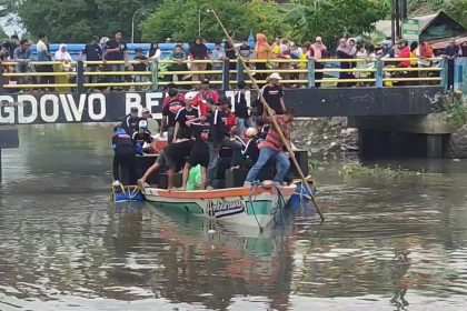 Perahu Nyadran Bawa Soundsystem Horeg Terguling