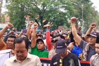 Ribuan Petani dan Buruh Rokok Lokal Madura Tuntut Aparat Hentikan Razia Semena-mena
