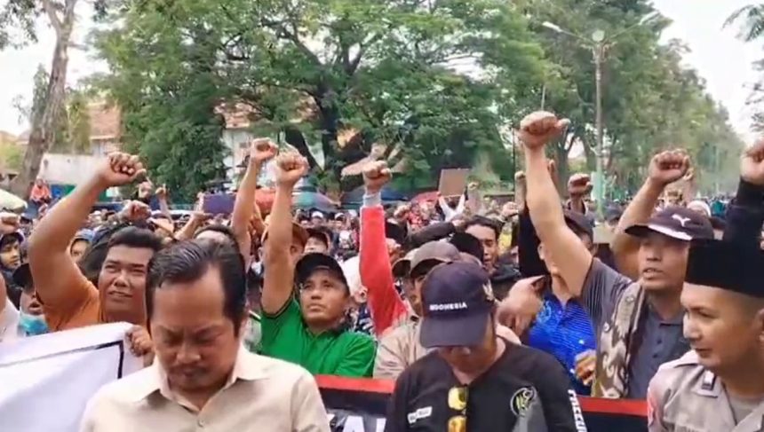 Ribuan Petani dan Buruh Rokok Lokal Madura Tuntut Aparat Hentikan Razia Semena-mena