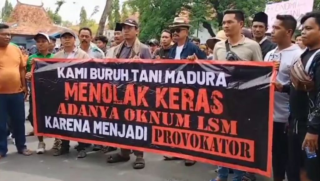 Ribuan Petani dan Buruh Rokok Lokal Madura Tuntut Aparat Hentikan Razia Semena-mena