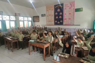 Viral, Ompreng MBG di Bangkalan Berisi Uang Tunai Rp50 Ribu