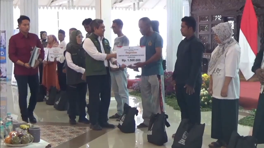 Pemerintah Provinsi Jawa Timur Salurkan Bantuan Sosial Senilai 2 Milyar 735 Juta Rupiah Kepada Ribuan Warga Kabupaten Pasuruan dari Berbagai Program Bantuan Sosial