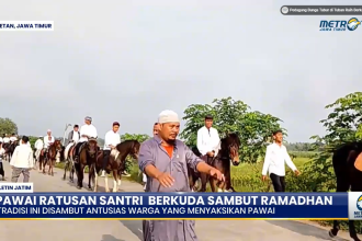 Pawai Ratusan Santri Berkuda Sambut Ramadan di Magetan