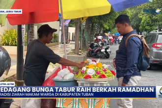 Pedagang Bunga Tabur di Tuban Raih Berkah Ramadan