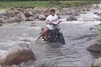 Jembatan Hanyut Diterjang Banjir, Akses Warga Terisolir