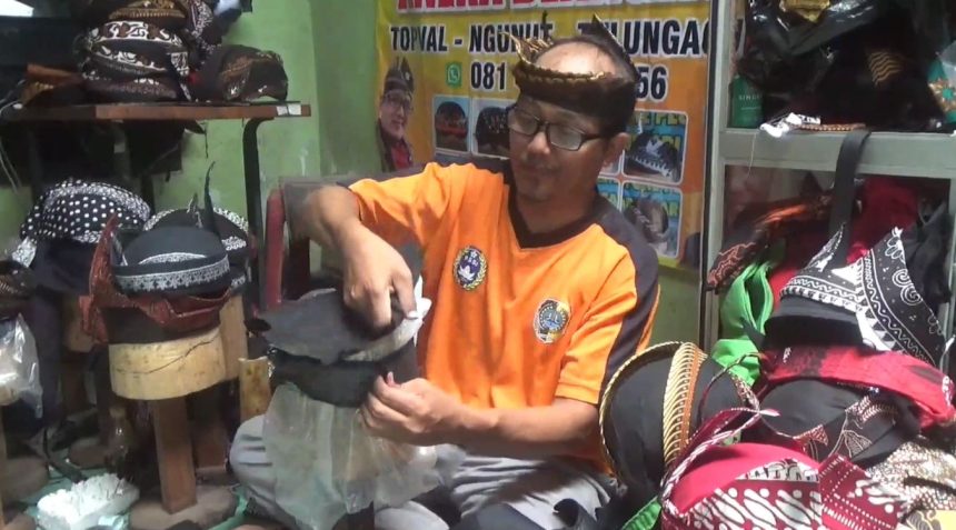 Di Bulan Ramadan hingga Jelang Lebaran, Permintaan Blangkon di Tulungagung Meningkat