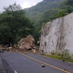 Jalur Utama Trenggalek–Ponorogo Tertutup Total Akibat Longsor Batu