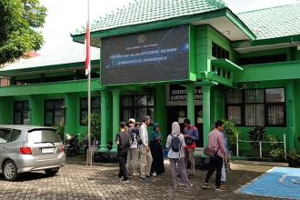 Akibat Konflik Timur Tengah, 13 Jamaah Umrah Asal Ponorogo Tertahan di Jeddah