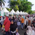 Ratusan Warga Ngawi Antre Sembako Murah Di Tengah Naiknya Harga Kebutuhan Pokok Saat Ramadan
