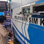 SIM Ramadan Polres Tulungagung, Layani Perpanjangan SIM Sambil Berbagi Takjil