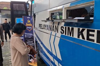SIM Ramadan Polres Tulungagung, Layani Perpanjangan SIM Sambil Berbagi Takjil