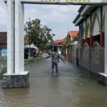 Sejumlah Desa di Lamongan Masih Dikepung Banjir, Warga Terancam Rayakan Lebaran di Tengah Genangan