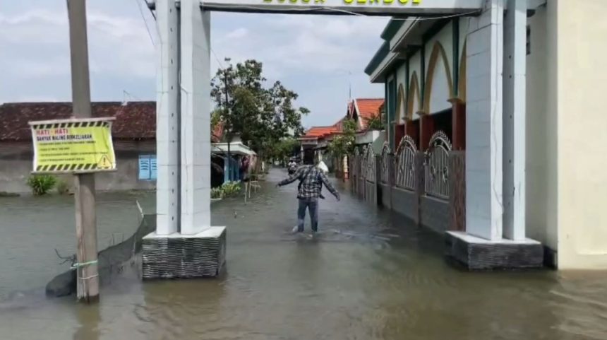 Sejumlah Desa di Lamongan Masih Dikepung Banjir, Warga Terancam Rayakan Lebaran di Tengah Genangan