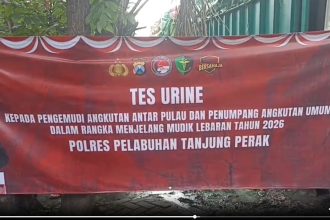 Antisipasi Kecelakaan, Polisi Tes Urine Narkoba Sopir Truk Antar Pulau