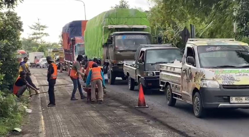 Jelang Mudik, Jalur Arteri Poros Tengah Surabaya–Madiun di Jombang Mulai Diperbaiki