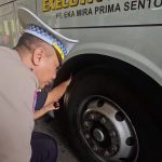 Jelang Mudik Lebaran, Polisi Gelar Ramcek dan Cek Kesehatan Sopir di Garasi Bus