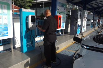 Dukung Kelancaran Musim Mudik Lebaran 2026, PLN Jatim Siagakan 297 Unit SPKLU di 158 Lokasi