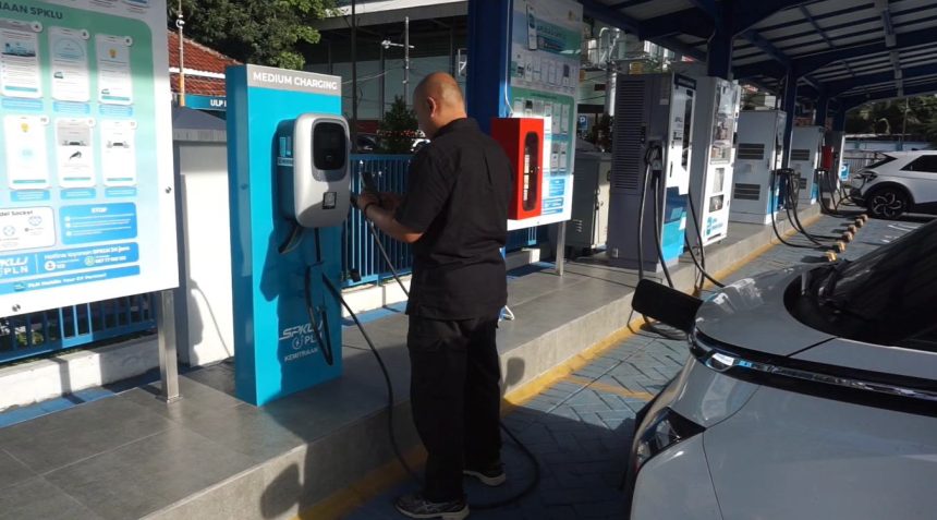 Dukung Kelancaran Musim Mudik Lebaran 2026, PLN Jatim Siagakan 297 Unit SPKLU di 158 Lokasi