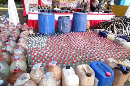 Jelang Lebaran, Polres Lamongan Musnahkan Ribuan Liter Miras dan Ratusan Knalpot Brong