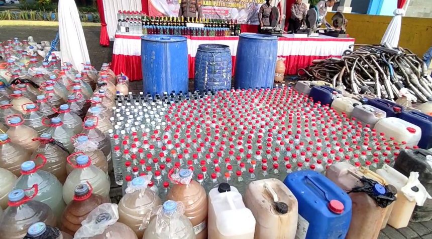 Jelang Lebaran, Polres Lamongan Musnahkan Ribuan Liter Miras dan Ratusan Knalpot Brong