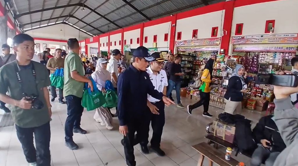 Menteri Lingkungan Hidup Tinjau Terminal Kertonegoro, Nyatakan Ngawi Kota Kotor