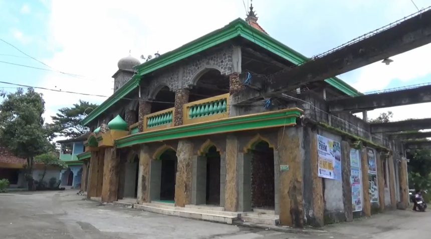Unik, Masjid Batu di Ngawi Ditopang 43 Batu Alam dan Dihiasi 15 Ribu Akik