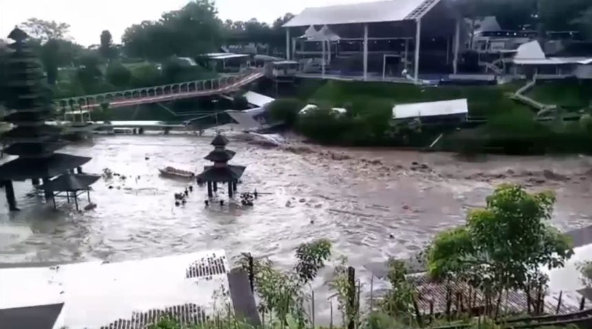 Banjir Bandang Terjang Tretes dan Lembah Pandawa, Akses Wisata Lumpuh