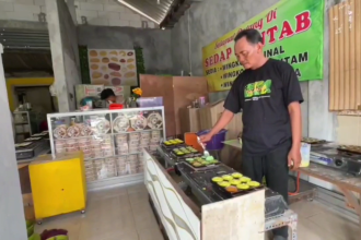 Jajanan Wingko Lamongan Diserbu Pemudik Arus Balik, Jadi Oleh-Oleh Favorit, Omzet Melejit Tiga Kali Lipat