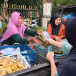 Perayaan Tradisi Lebaran Ketupat di Madura, Pasar Dadakan Diserbu Pembeli