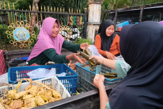 Perayaan Tradisi Lebaran Ketupat di Madura, Pasar Dadakan Diserbu Pembeli