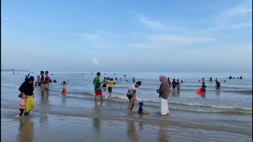 Dus-Dusan, Tradisi Mandi Laut Warga Tuban Rayakan Lebaran Ketupat