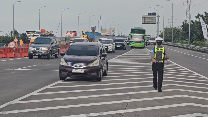 Puncak Arus Balik, Volume Kendaraan di Tol Surgem Arah Surabaya dan Semarang Melonjak