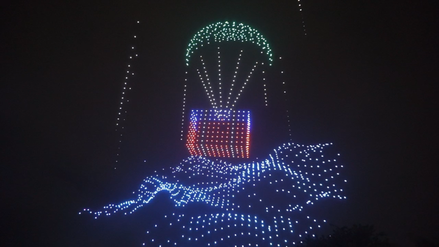 Pecahkan Rekor MURI, 1.500 Drone Hiasi Langit Malam Surabaya