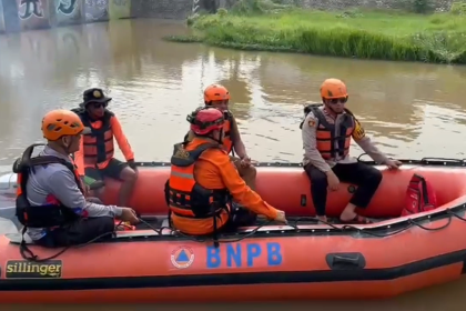Diduga Alami Gangguan Jiwa, Seorang Ibu Ajak Anak Lompat ke Sungai