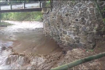 Diguyur Hujan Empat Jam, Sejumlah Jembatan Jebol Diterjang Banjir