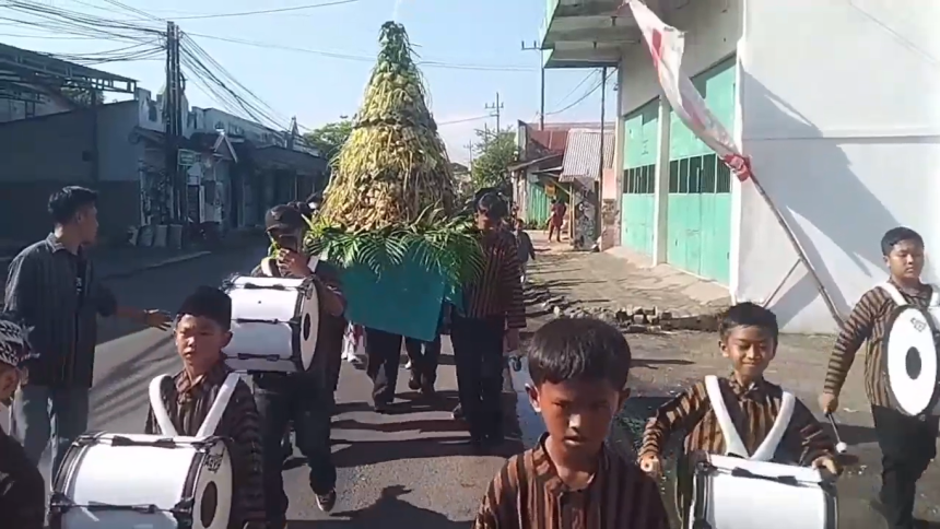 Lestarikan Tradisi Jawa, SDN Randusari Gelar Grebek Syawalan dengan Gunungan Ketupat