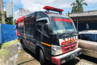 Tergelincir Saat Hujan, Ambulans Tabrak Pengendara Motor hingga Tewas di Bangkalan