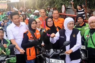 Ratusan Ojol di Sidoarjo Terima Sembako dan BBM Gratis dari Pemprov Jatim