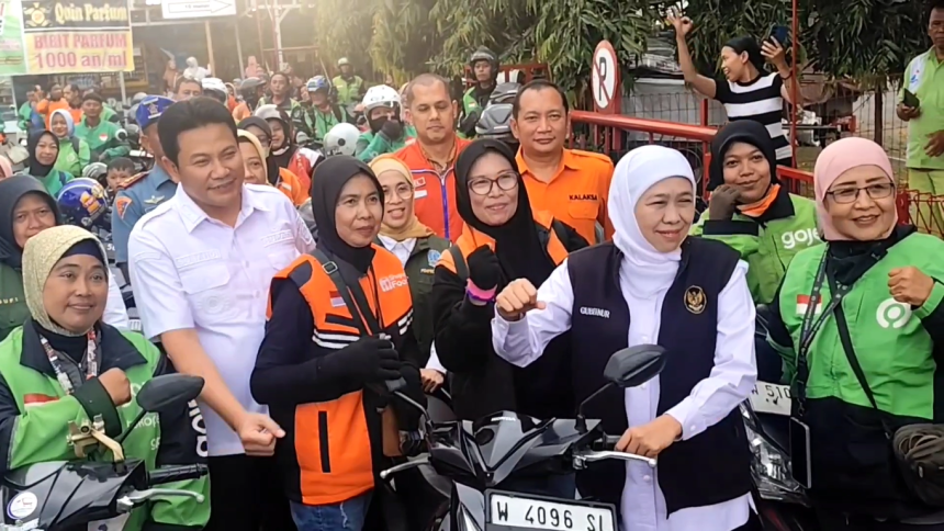 Ratusan Ojol di Sidoarjo Terima Sembako dan BBM Gratis dari Pemprov Jatim