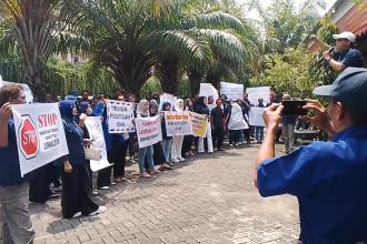 Ratusan Massa Partai NasDem Bojonegoro Gelar Aksi Damai Tuntut Media Profesional