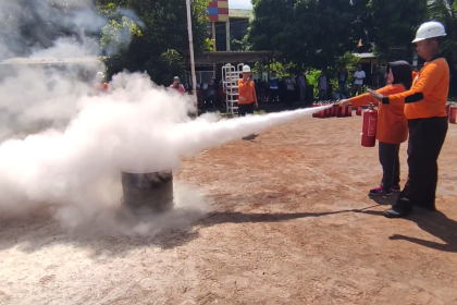 Warga Sidoarjo Ikuti Pelatihan Pemadaman Kebakaran Jelang Musim Kemarau