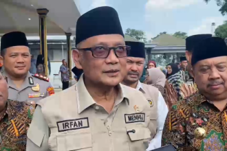 Menteri Haji Berangkatkan Jemaah Asal Jombang, 60 Calhaj Ilegal Dicegah Keluar Indonesia